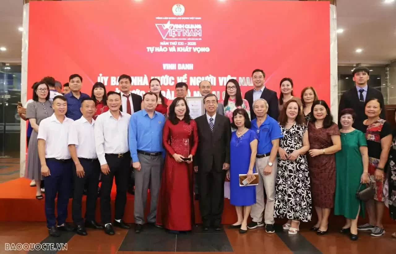 State Committee for Overseas Vietnamese Honored at the ‘Glory of Vietnam 2025’ Program State Committee for Overseas Vietnamese Honored at the ‘Glory of Vietnam 2025’ Program