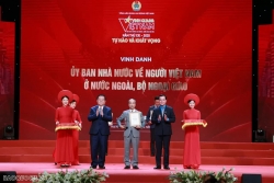 State Committee for Overseas Vietnamese Affairs honoured at ‘Glory of Vietnam 2025’ Program