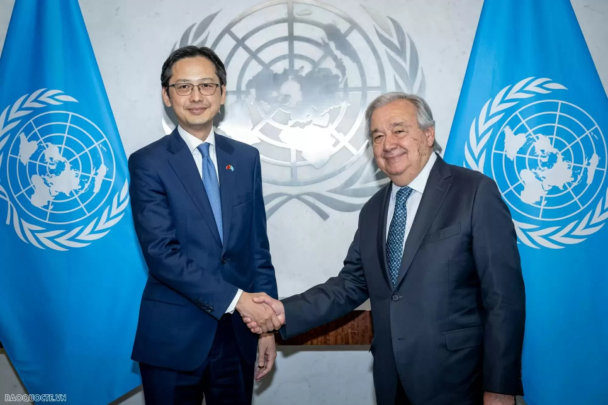 Ambassador Do Hung Viet presents his credentials to the UN Secretary-General