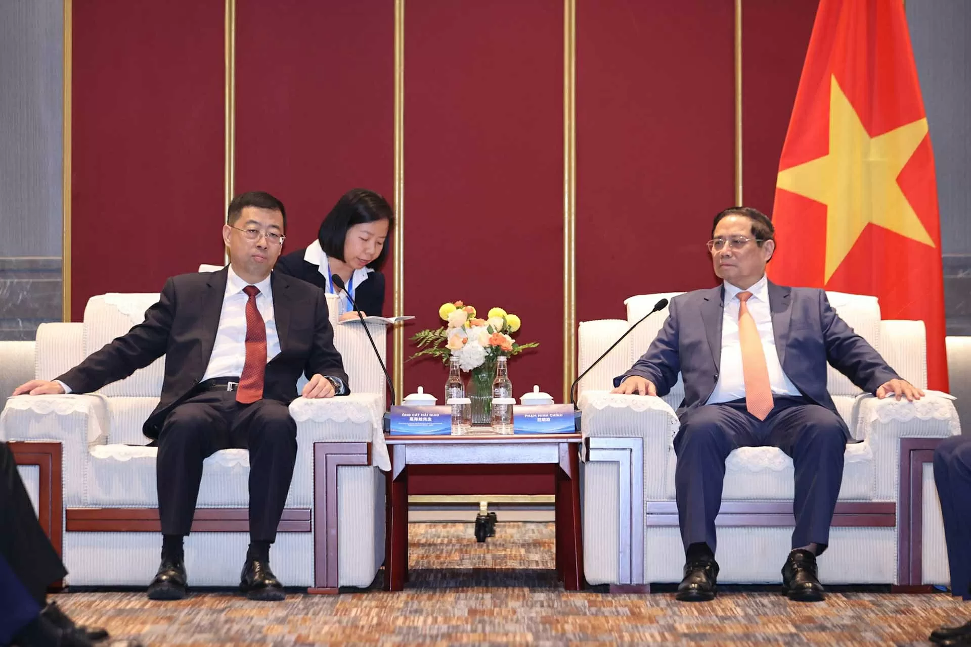 Prime Minister Pham Minh Chinh meets with Chinese corporations in Tianjin