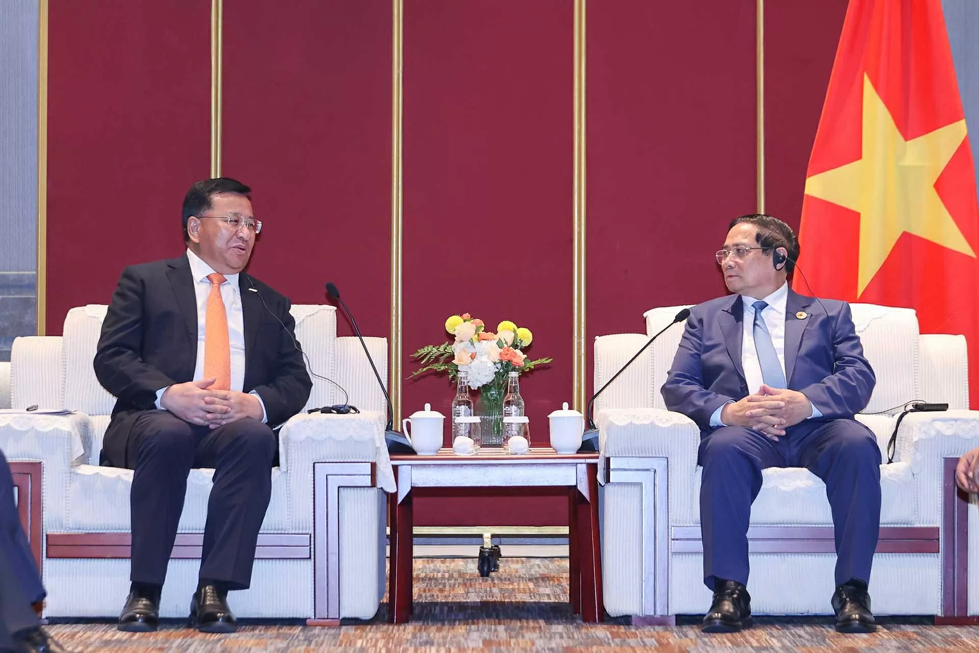 Prime Minister Pham Minh Chinh meets with Chinese corporations in Tianjin