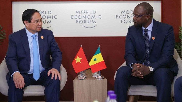 Prime Minister Pham Minh Chinh meets with Senegalese Prime Minister Ousmane Sonko in Tianjin