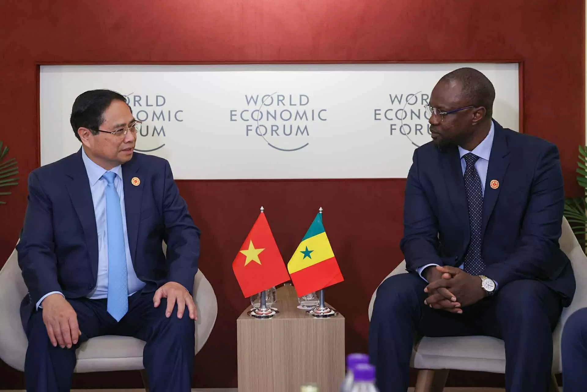 Prime Minister Pham Minh Chinh meets with Senegalese counterpart Ousmane Sonko in Tianjin Prime Minister Pham Minh Chinh meets with Senegalese counterpart Ousmane Sonko in Tianjin