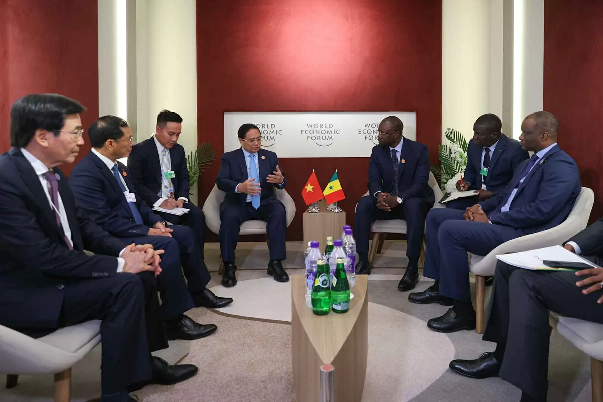 Prime Minister Pham Minh Chinh meets with Senegalese Prime Minister Ousmane Sonko in Tianjin