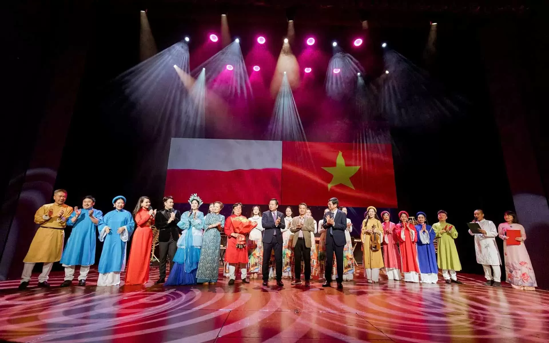 Special art program to celebrate 75 years of Vietnam-Poland diplomatic relations