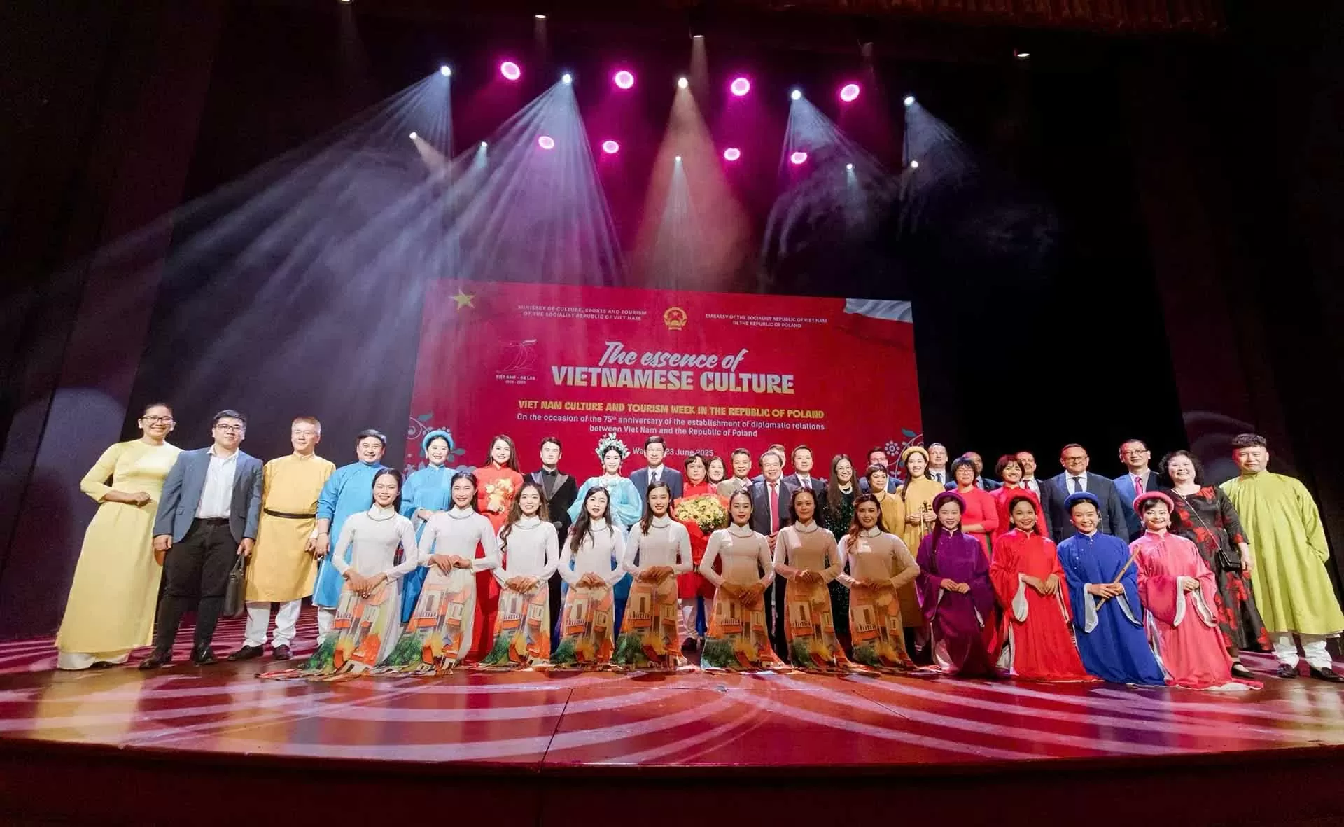 Special art program to celebrate 75 years of Vietnam-Poland diplomatic relations