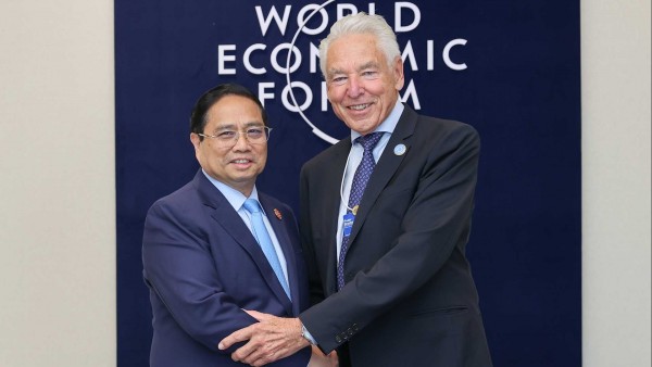 Prime Minister Pham Minh Chinh meets World Economic Forum leaders in Tianjin