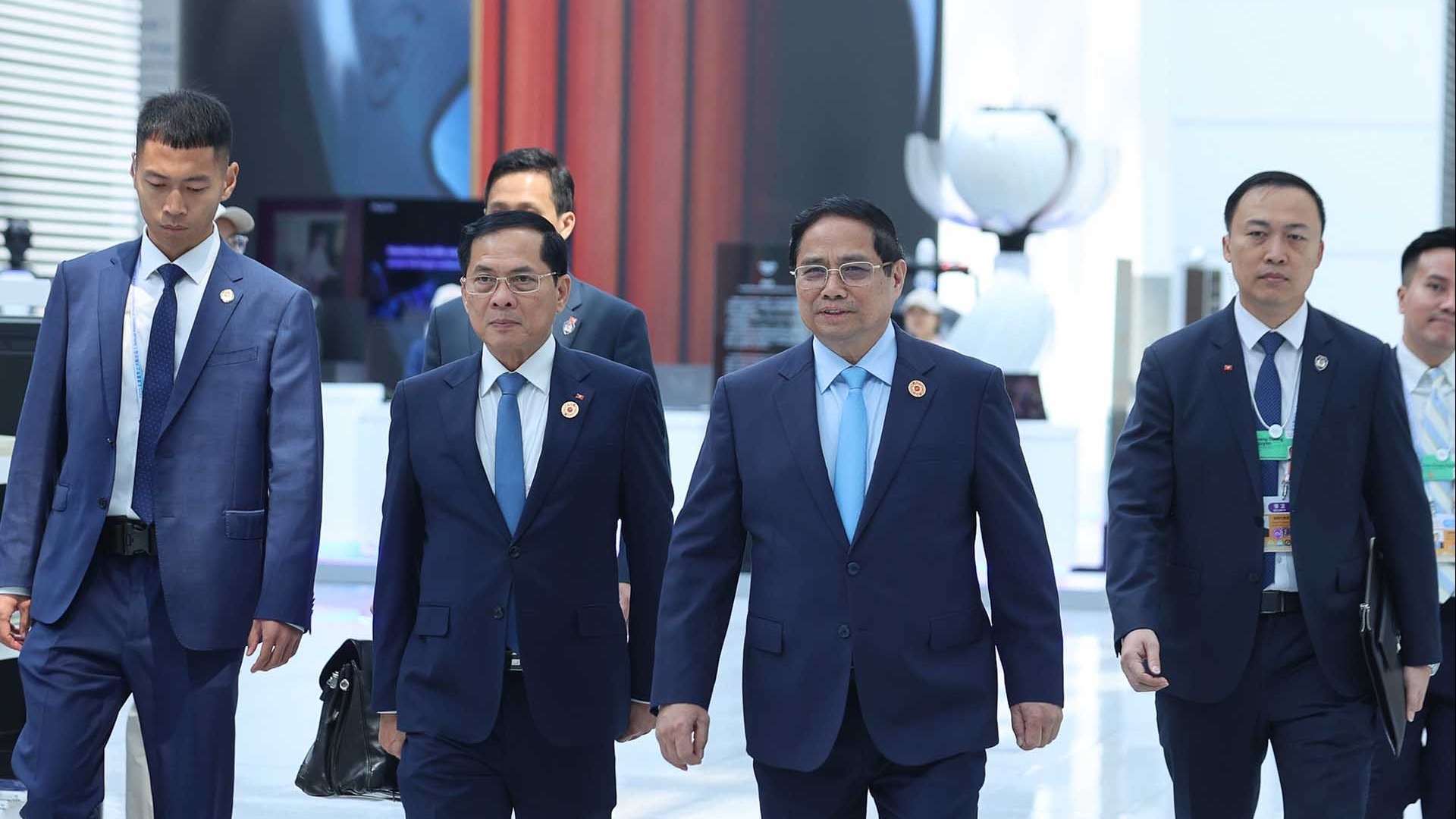 Prime Minister Pham Minh Chinh attends opening plenary of WEF's 16th Annual Meeting of New Champions in Tianjin