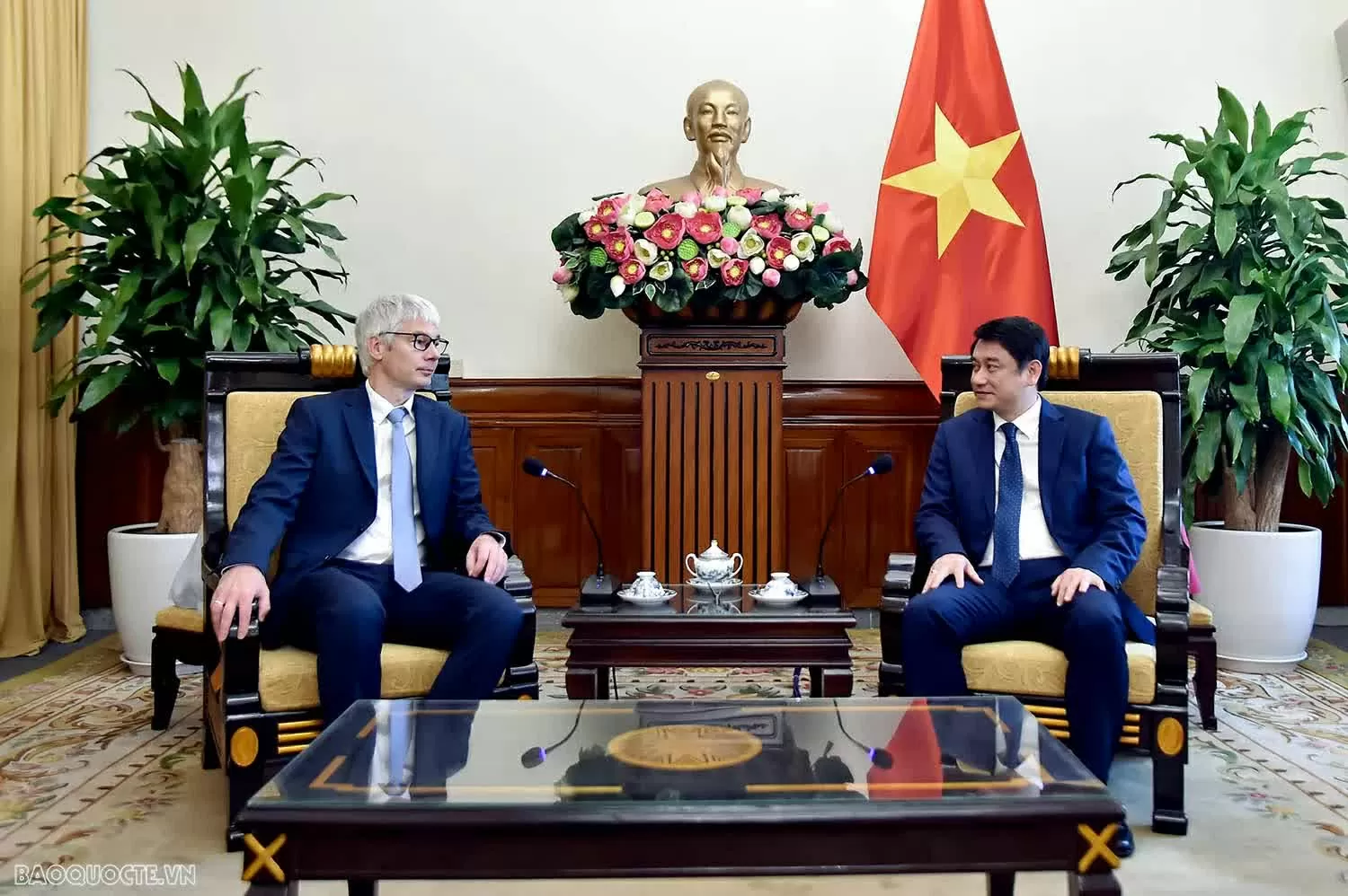 Deputy Foreign Minister Le Anh Tuan receives Director of the Department of Legal Affairs, Russian Ministry of Foreign Affairs Deputy Foreign Minister Le Anh Tuan receives Director of the Department of Legal Affairs, Russian Ministry of Foreign Affairs