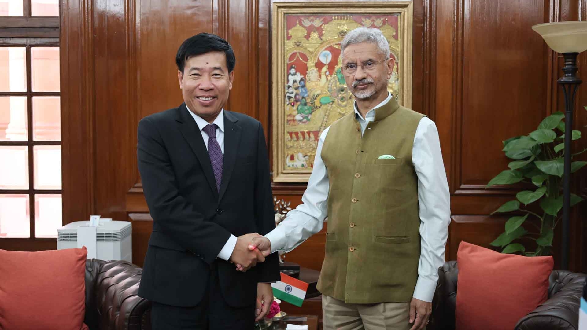 Vietnam, India diplomats hold political consultation, strategic dialogue in New Delhi