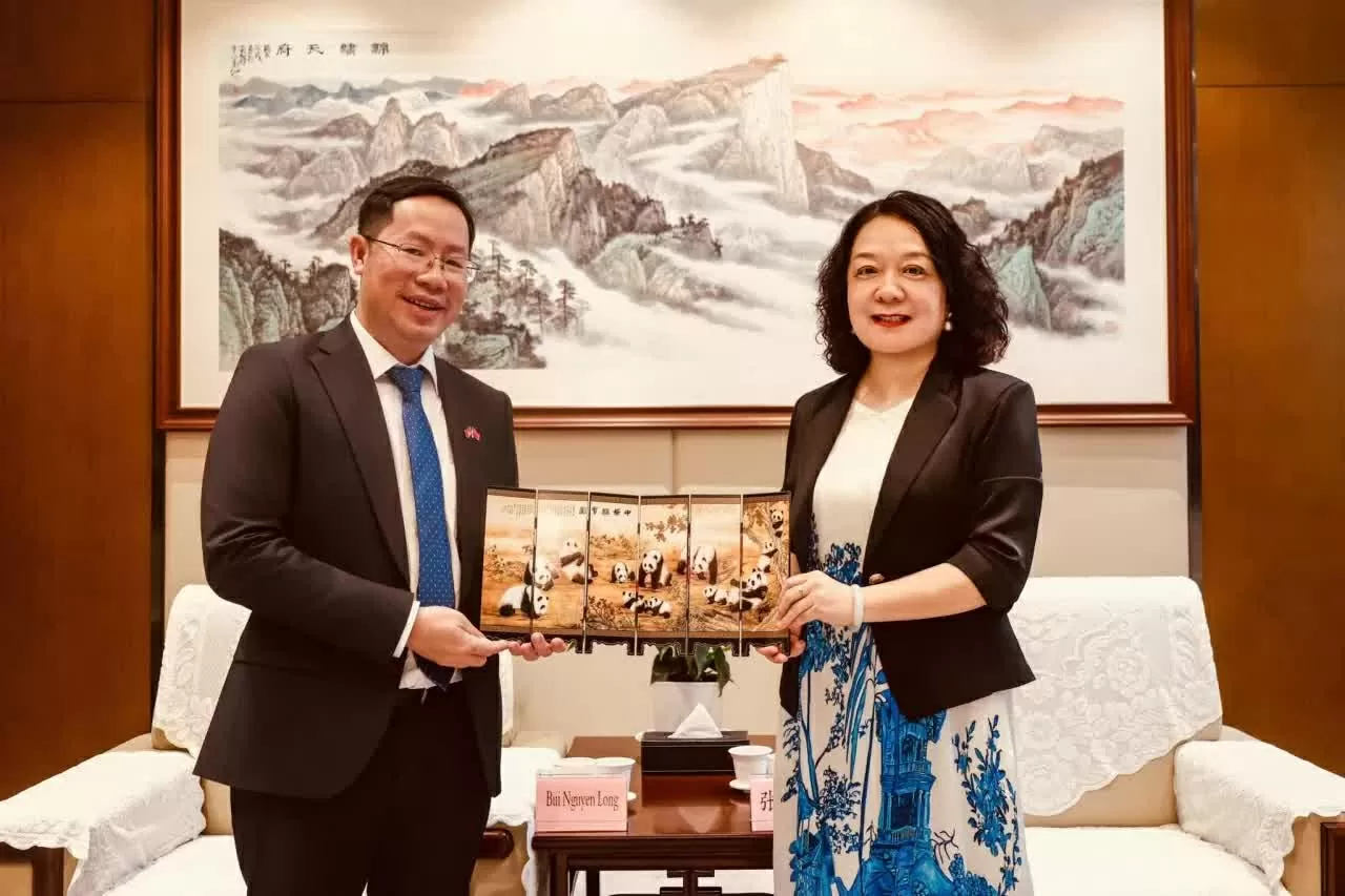 Promoting Cooperation and Exchanges Between Vietnam and Sichuan Province, China Promoting Cooperation and Exchanges Between Vietnam and Sichuan Province, China
