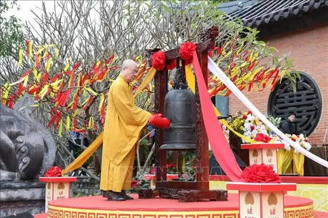 Nearly 18,500 pagodas nationwide to ring bells to pray for national peace, prosperity