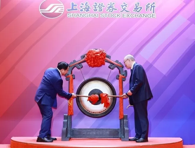 Prime Minister Pham Minh Chinh visits Shanghai stock exchange, financial centre