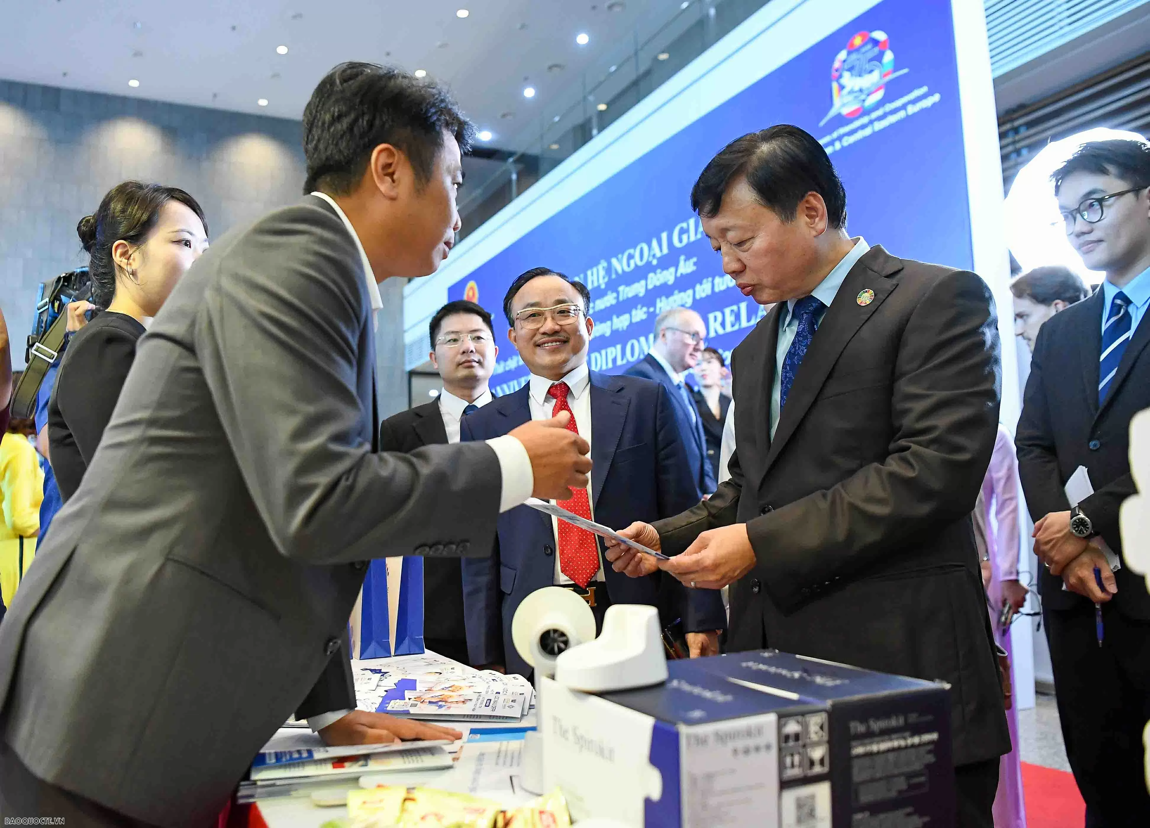 MOFA's workshop marking 75th anniversary of diplomatic ties between Vietnam and Central and Eastern Europe countries MOFA's workshop marking 75th anniversary of diplomatic ties between Vietnam and Central and Eastern Europe countries