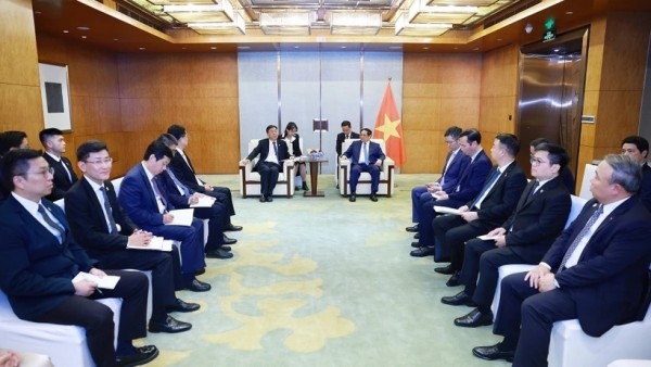 Prime Minister holds a working session with China's leading aviation, infrastructure enterprises in Shanghai