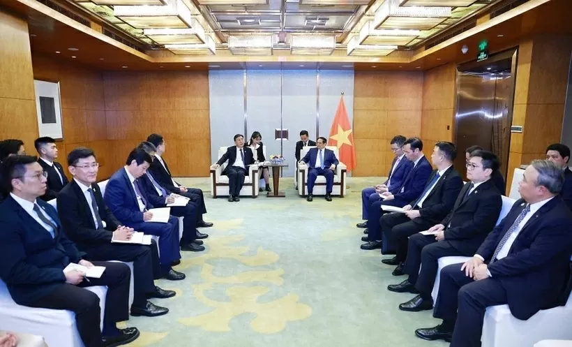 Prime Minister holds a working session with China's leading aviation, infrastructure enterprises