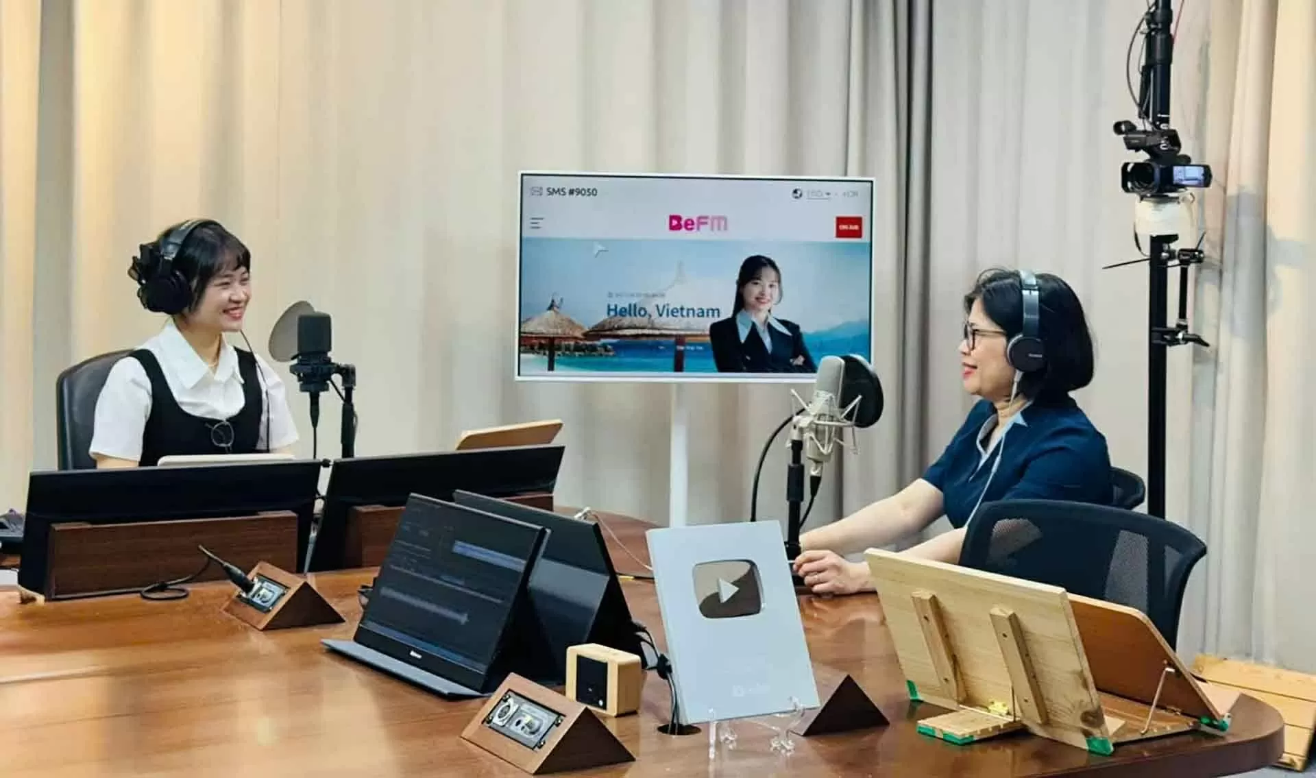 Consul General Doan Phuong Lan interviewed by Busan English Radio's 'Hello Vietnam' program