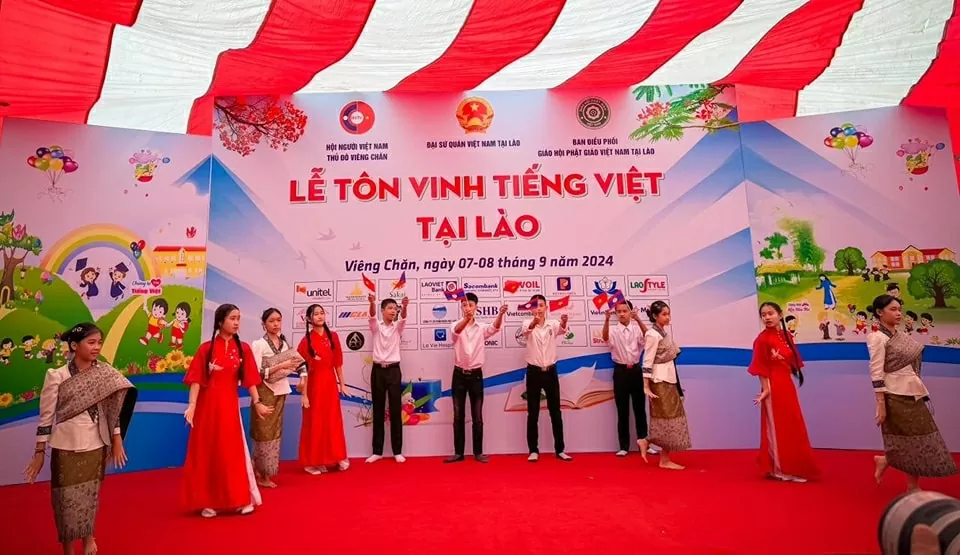 The Vietnamese Embassy in Laos hosted a ceremony at Phat Tich Pagoda in Vientiane, Laos, on September 7 to mark the Day for Honouring Vietnamese Language in Vietnamese Communities Abroad (September 8).
