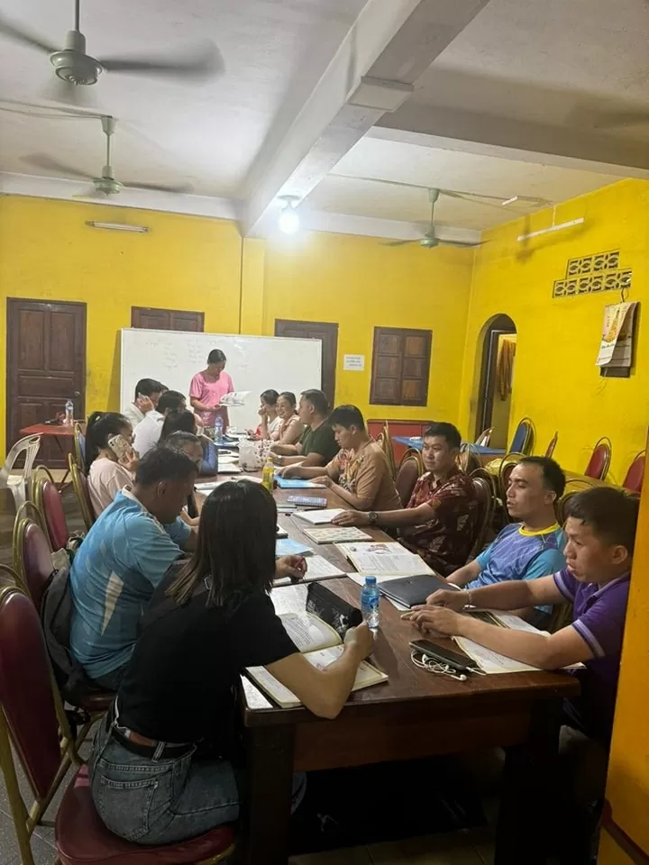 Vietnamese classes at Phat Tich Pagoda in Vientiane, Laos.