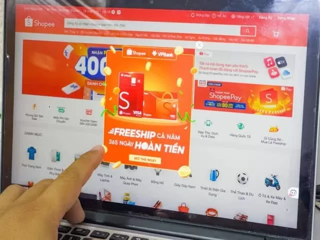 Vietnamese consumers spend 16 billion USD on online shopping in 2024