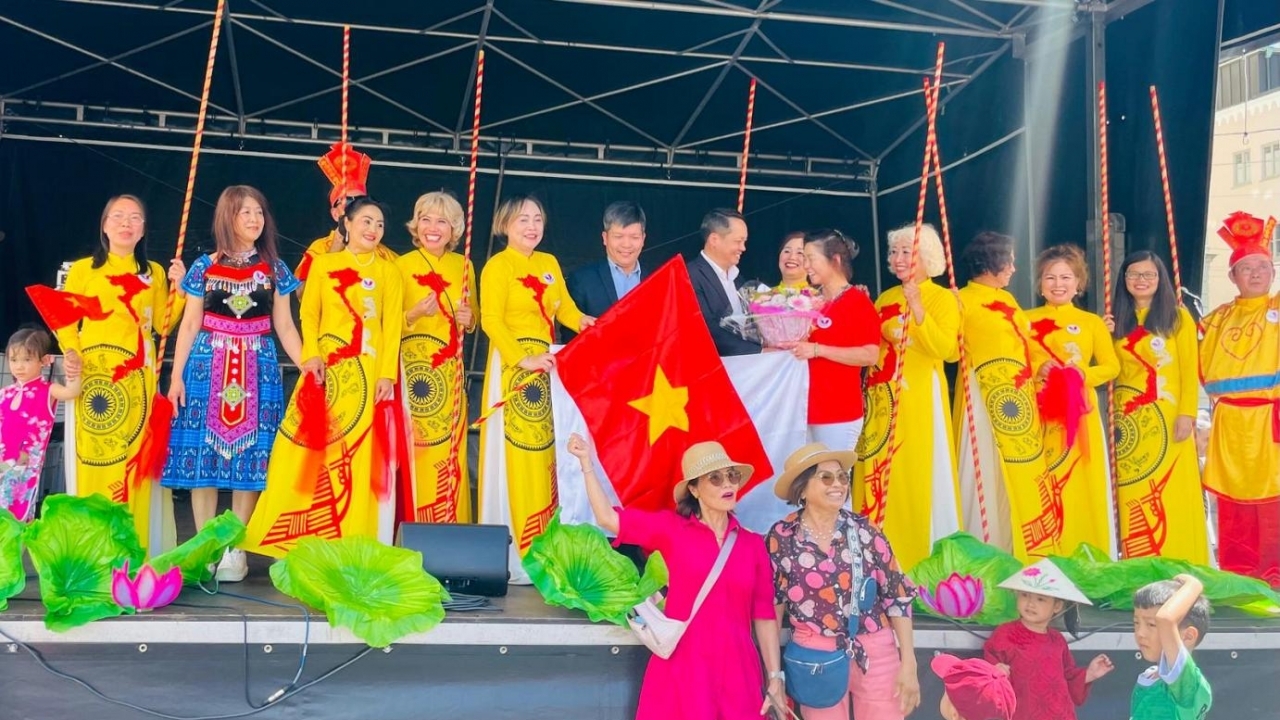 Overseas Vietnamese contribute to development of the nation and international integration in the new context