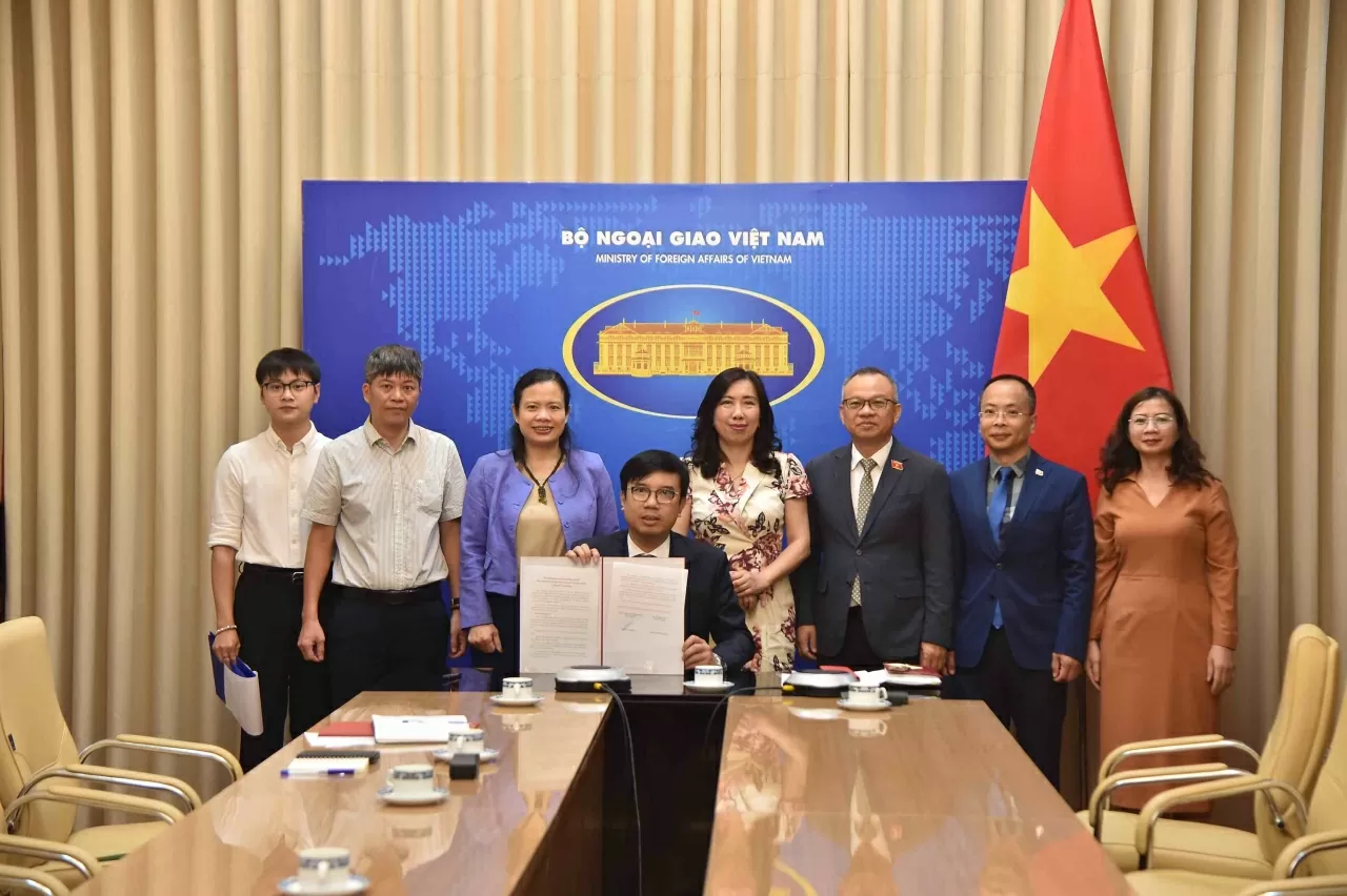 The World & Vietnam Report forms strategic partnership with The Colombo Times — a new highlight in international media cooperation