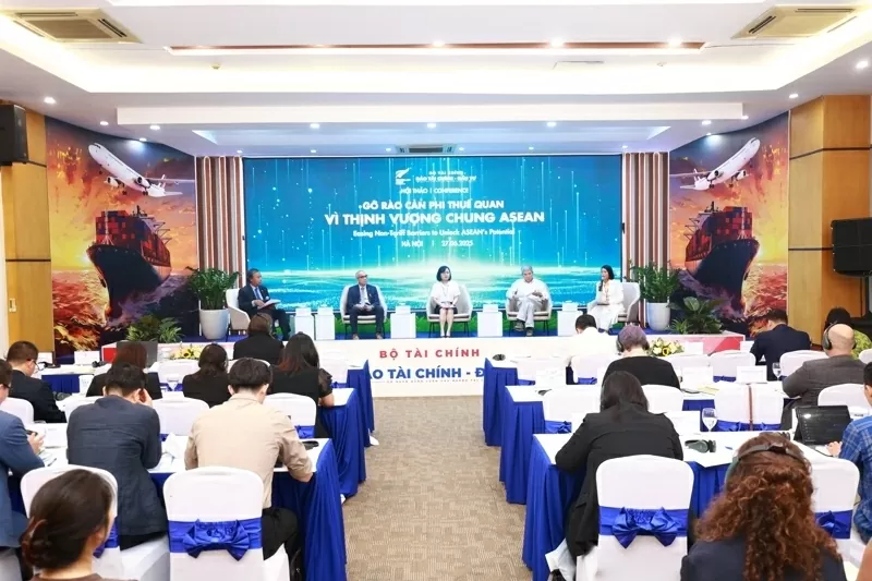 Delegates at the workshop titled Non-tariff barriers still impede Vietnamese exports to ASEAN