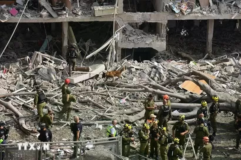 A building destroyed following Iran's attack in Tel Aviv, Israel. (Photo: Xinhua/VNA)
