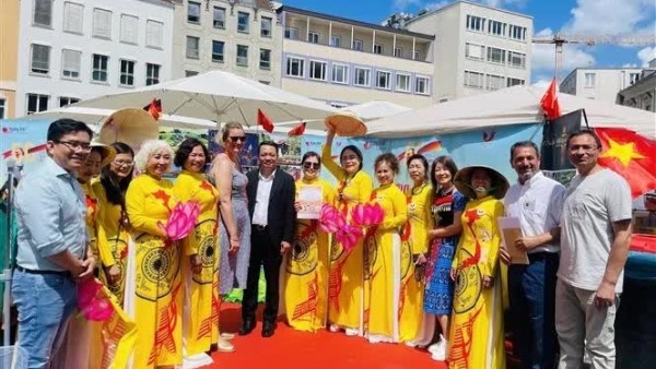 Vietnam–Germany Association promotes Vietnamese culture at multicultural festival in Germany