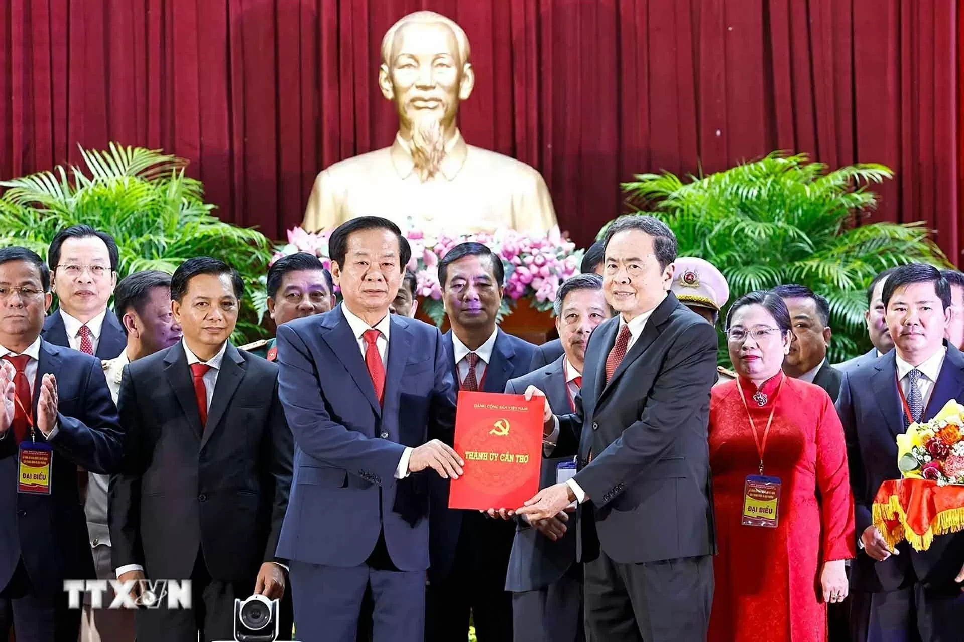 National landscape reorganisation and power of solidarity: Party vision aligned with people's will