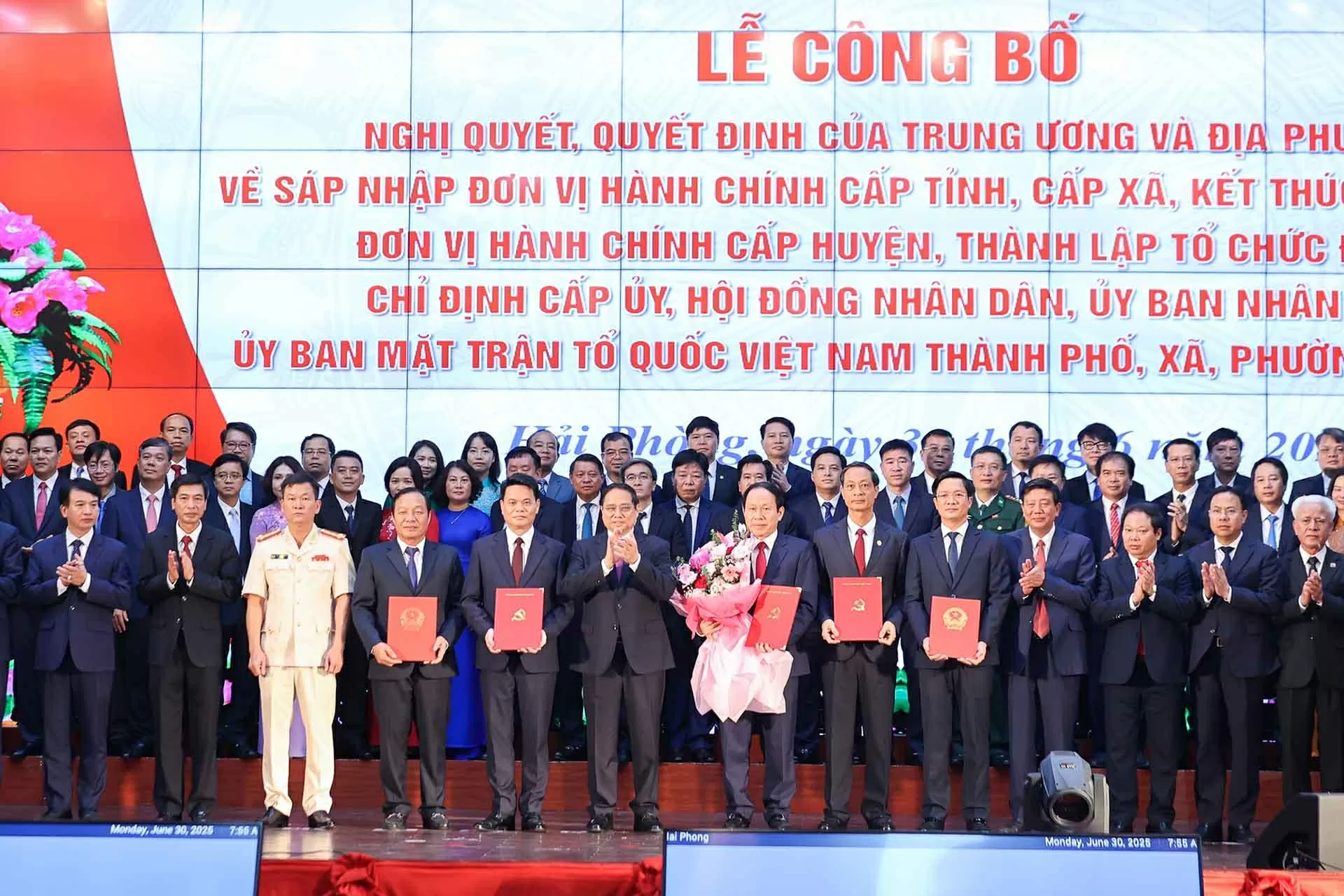Prime Minister Pham Minh Chinh attends ceremony to launch two-tier administration model of new Hai Phong