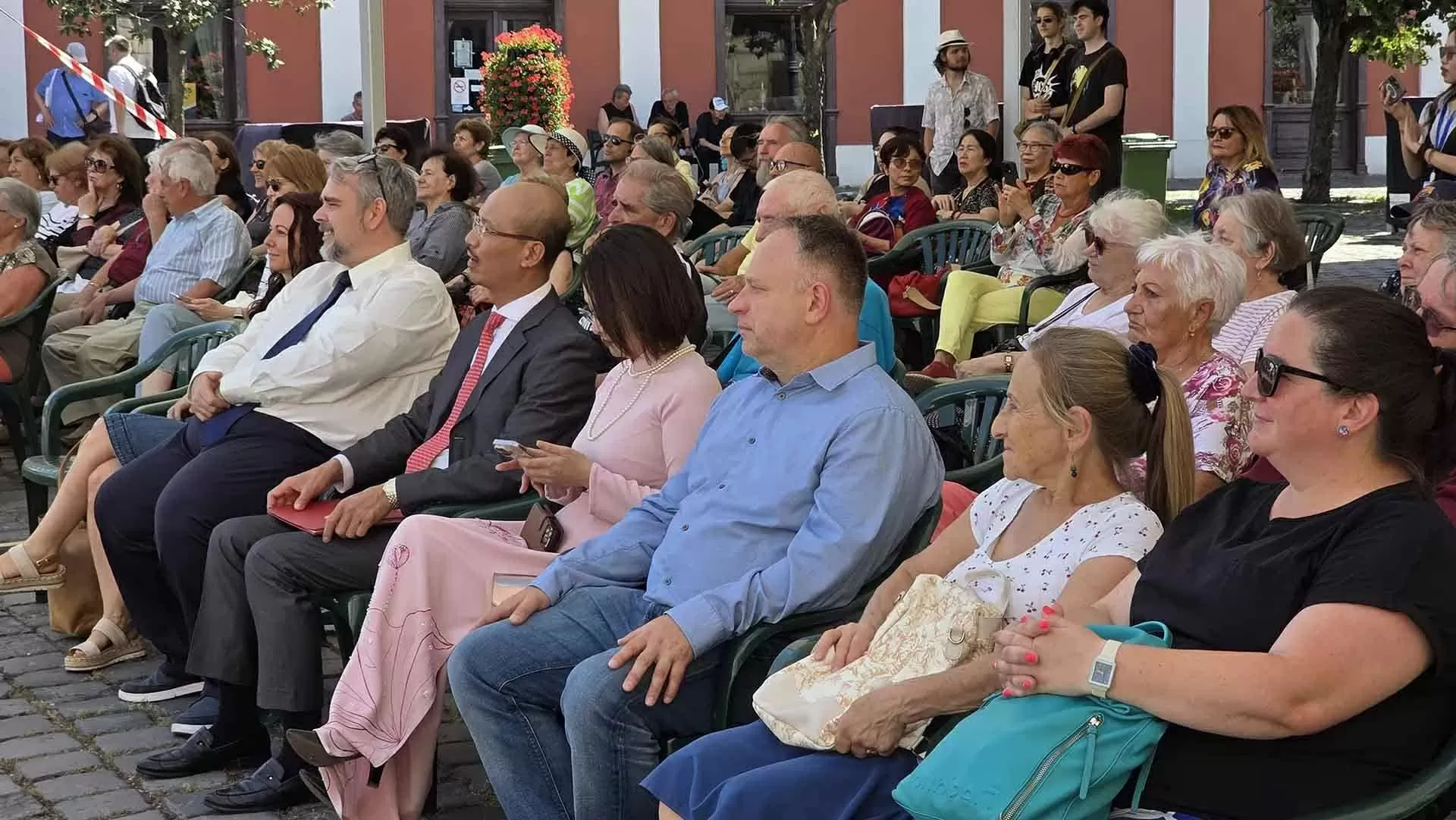 Deepening Vietnamese cultural identity, enhancing people-to-people exchanges, strengthening Vietnam-Hungary friendship Deepening Vietnamese cultural identity, enhancing people-to-people exchanges, strengthening Vietnam-Hungary friendship