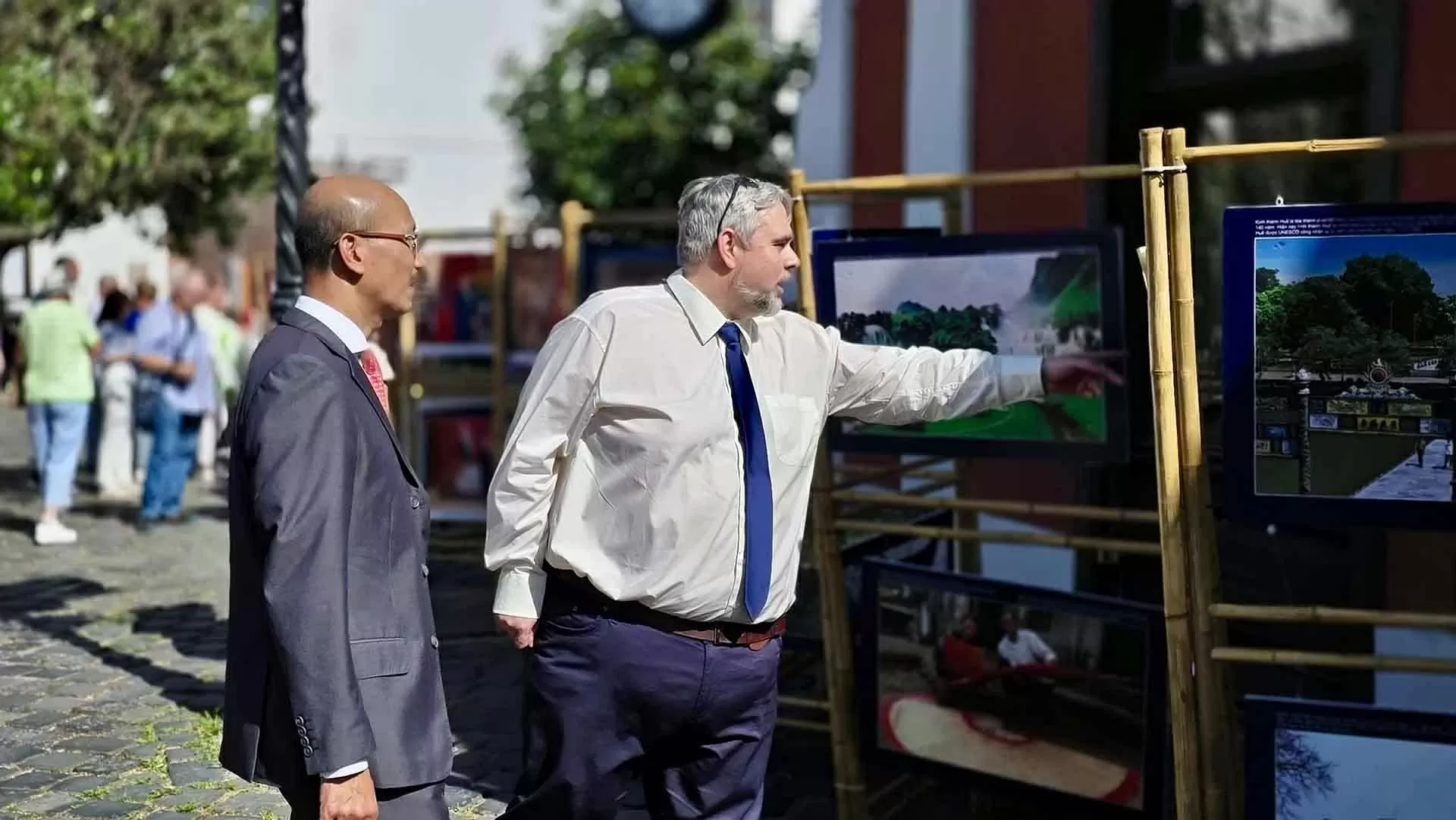 Deepening Vietnamese cultural identity, enhancing people-to-people exchanges, strengthening Vietnam-Hungary friendship Deepening Vietnamese cultural identity, enhancing people-to-people exchanges, strengthening Vietnam-Hungary friendship