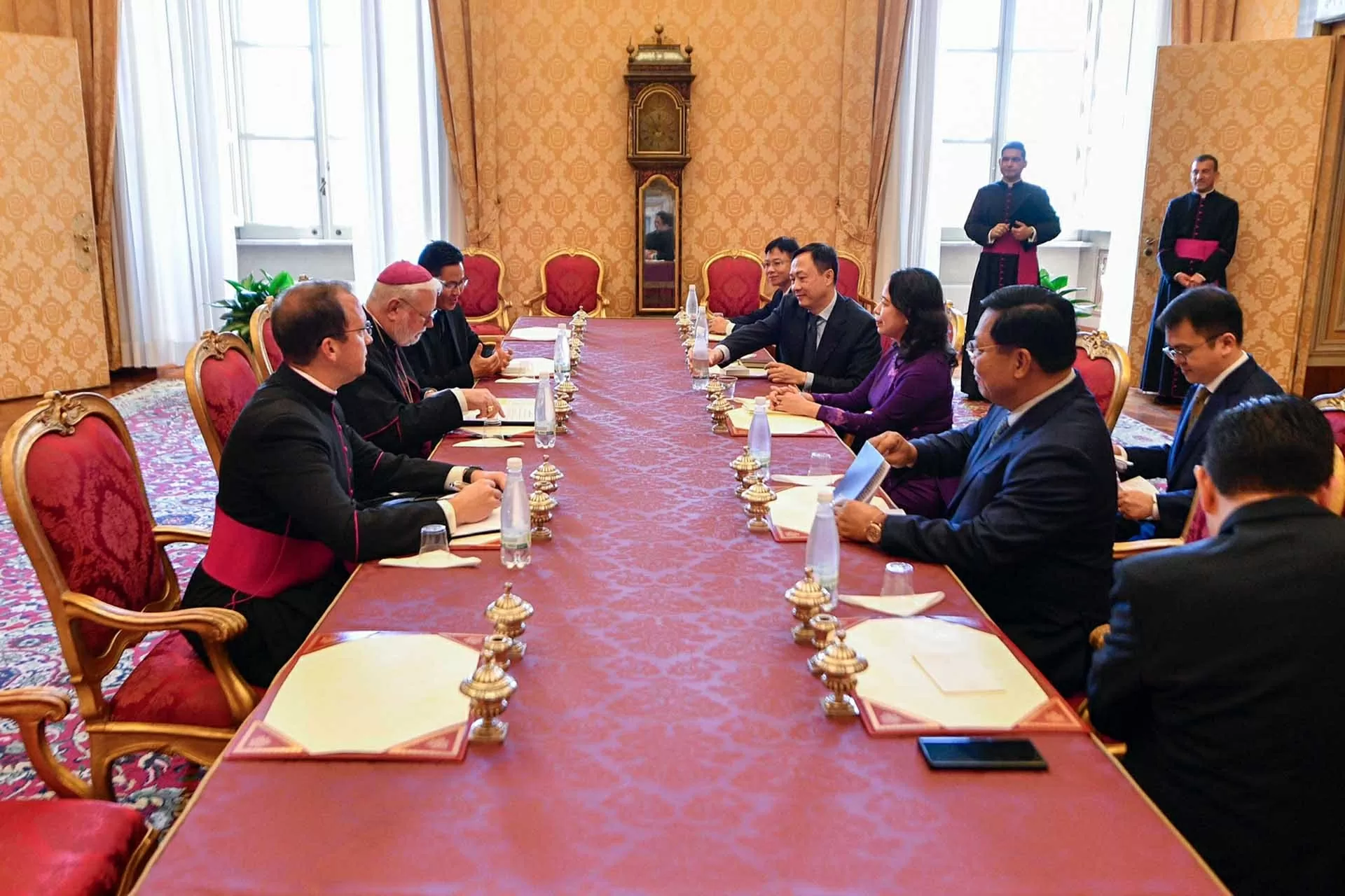 Vice President Vo Thi Anh Xuan paid a courtesy call on Pope Leo XIV at the Vatican