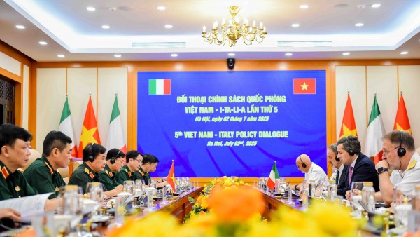 Vietnam, Italy officials hold 5th defence policy dialogue in Hanoi
