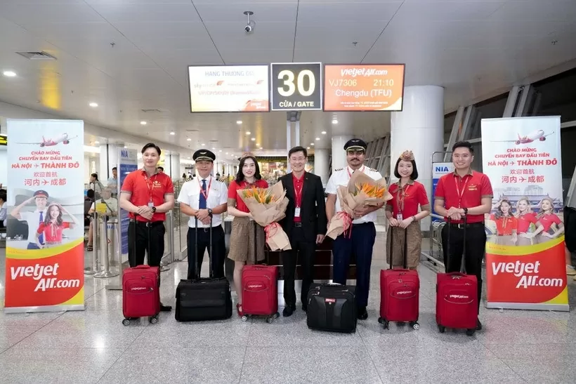 Vietjet launches direct flight service between Hanoi  and  Chengdu