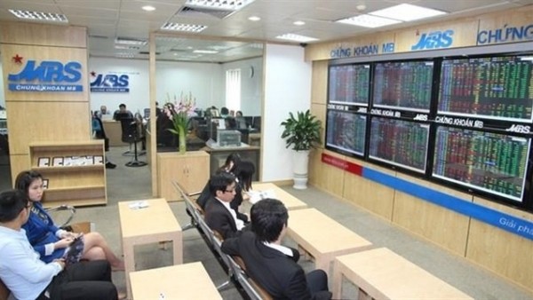 Securities enterprises hike fees amid new Value-Added Tax (VAT) law