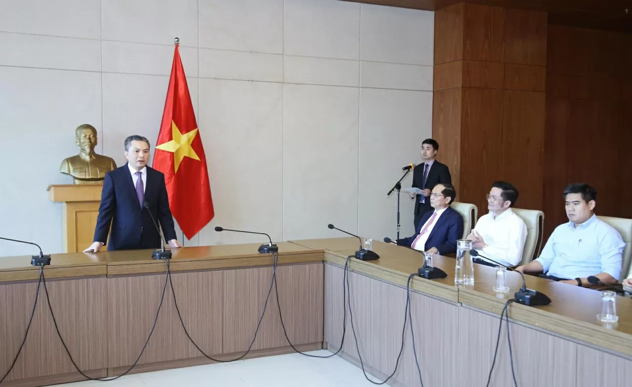 Presentation of the appointment decision for the Director General of the Department of Cryptography and Information Technology Appointment for the Director General of the Department of Cryptography and Information Technology