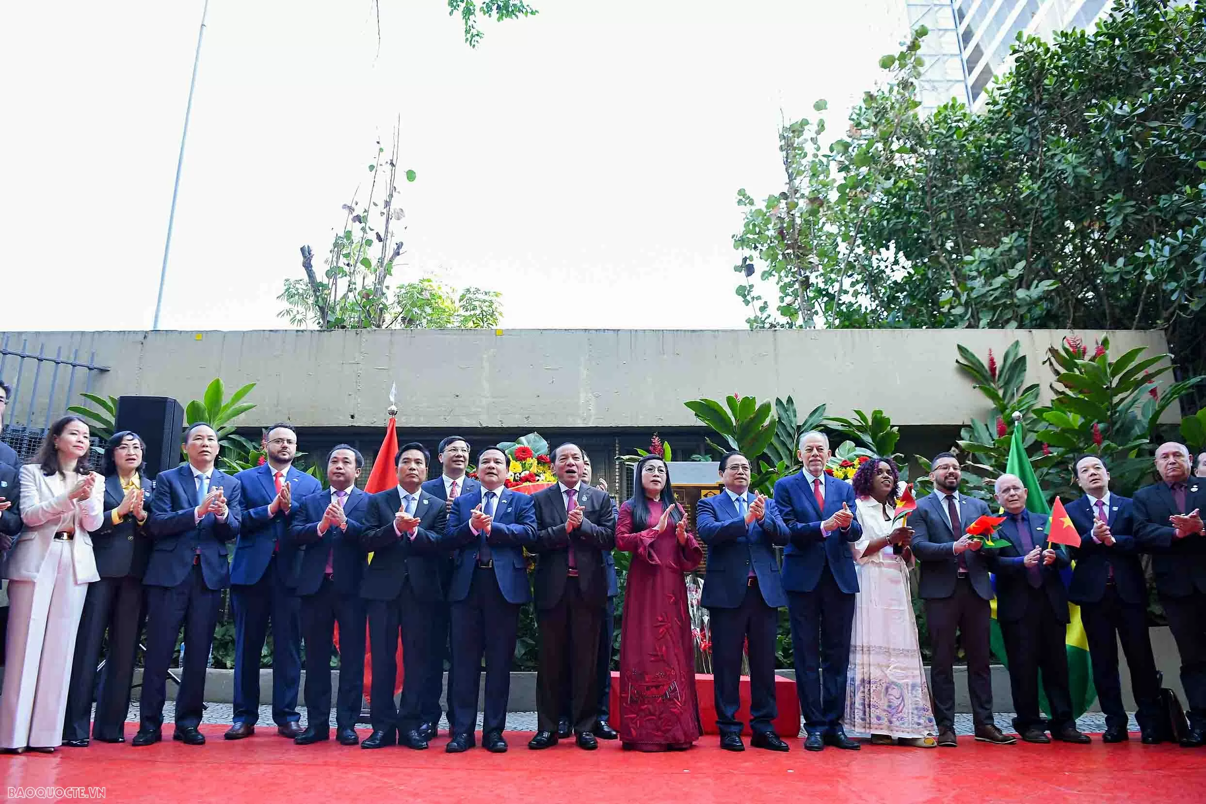 Prime Minister Pham Minh Chinh pays floral tribute to President Ho Chi Minh in Brazil Prime Minister Pham Minh Chinh pays floral tribute to President Ho Chi Minh in Brazil