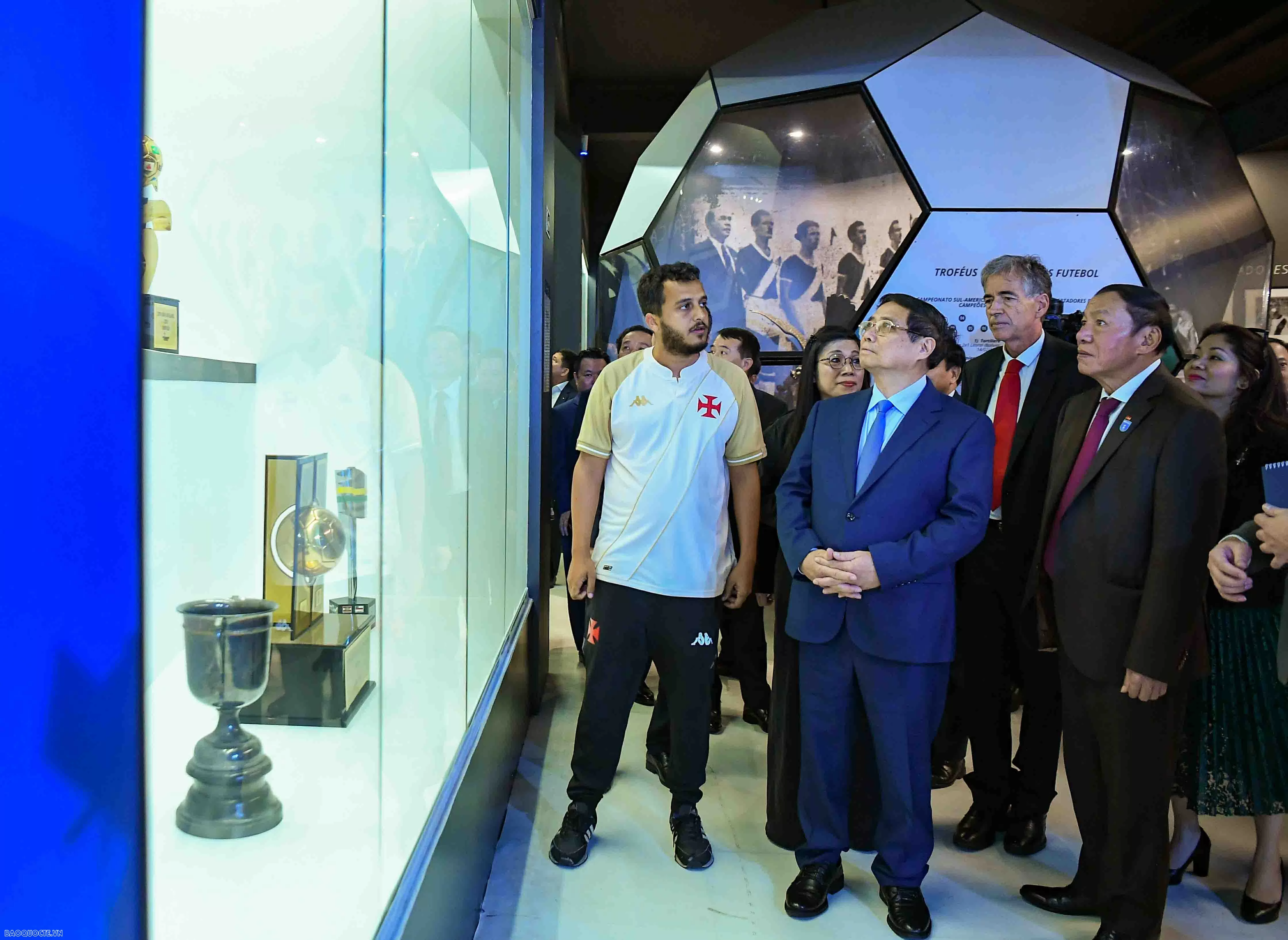 Thủ tướng Phạm Minh Chính và Phu nhân thăm Câu lạc bộ bóng đá Vasco da Gama, Brazil Thủ tướng Phạm Minh Chính và Phu nhân thăm Câu lạc bộ bóng đá Vasco da Gama, Brazil