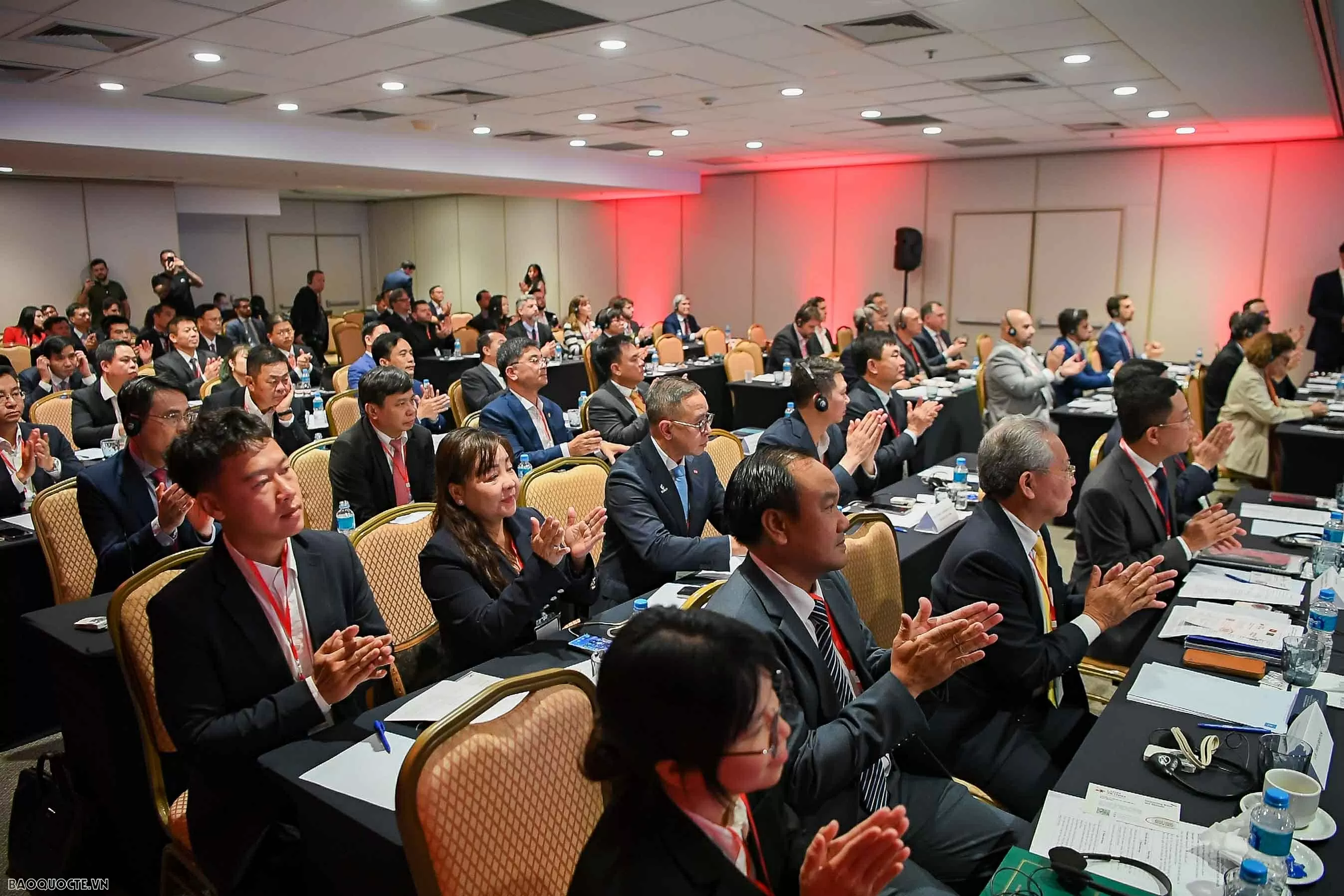 Thủ tướng kêu gọi doanh nghiệp Việt Nam-Brazil cụ thể hóa các thỏa thuận của lãnh đạo hai nước Thủ tướng kêu gọi doanh nghiệp Việt Nam-Brazil cụ thể hóa các thỏa thuận của lãnh đạo hai nước