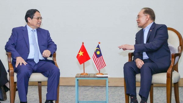 Prime Minister Pham Minh Chinh meets with Malaysian Prime Minister on occasion of BRICS Summit in Rio de Janeiro