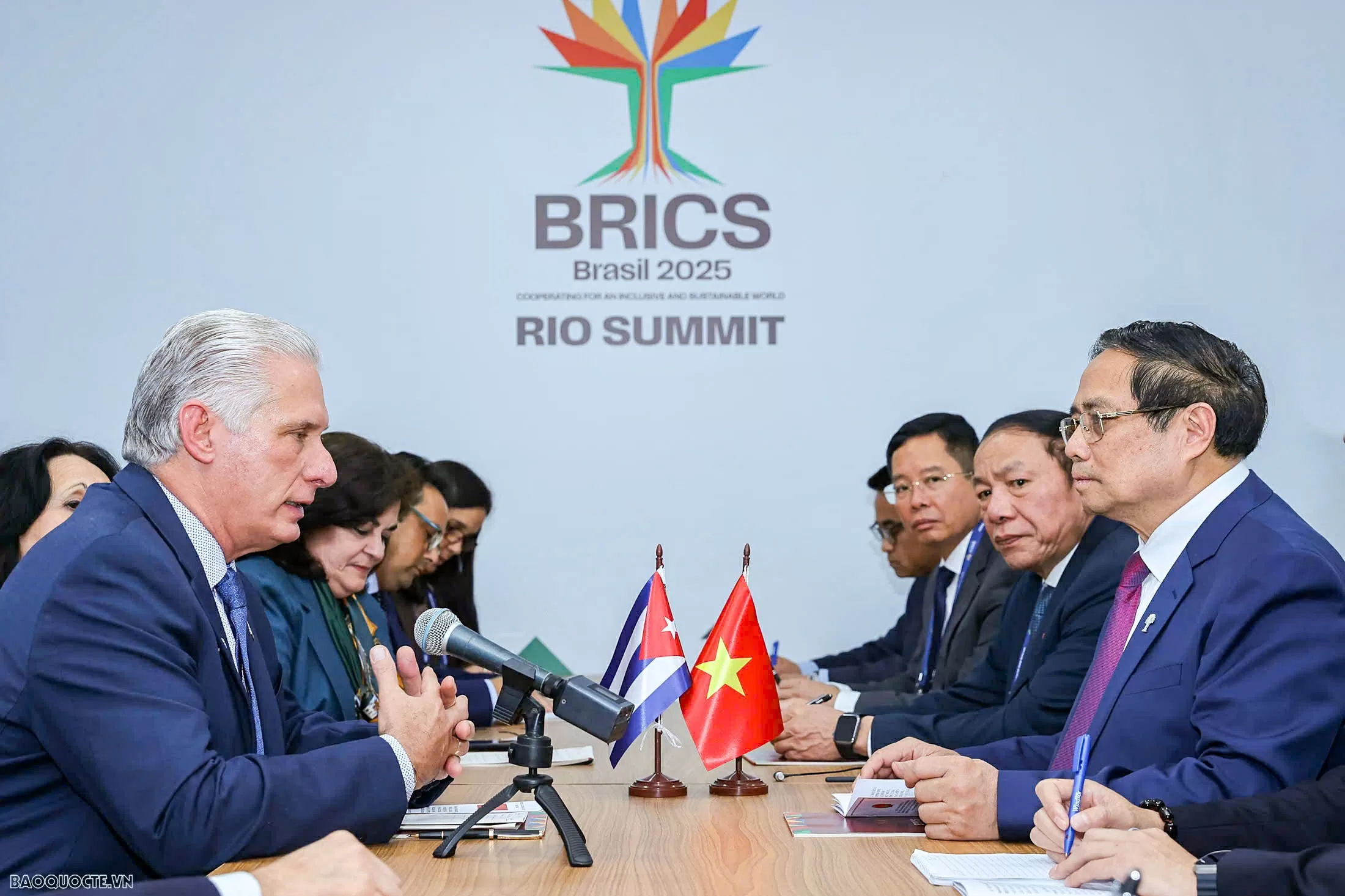 Prime Minister Pham Minh Chinh meets with top Cuban leader on BRICS summit sidelines