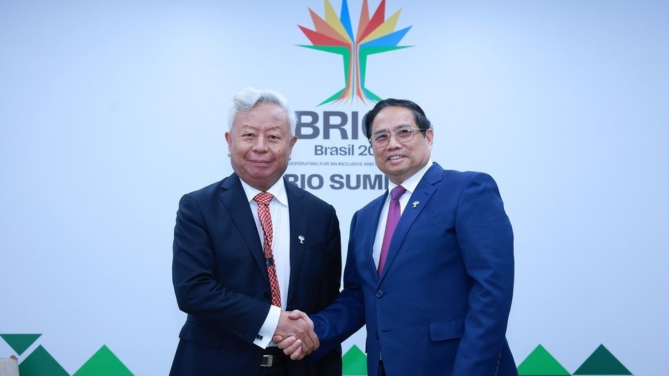 Prime Minister Pham Minh Chinh receives AIIB  leader, calls for support for Vietnam’s infrastructure development projects