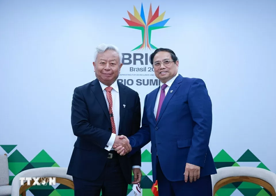 Prime Minister Pham Minh Chinh receives AIIB  leader, calls for support for Vietnam’s infrastructure development projects