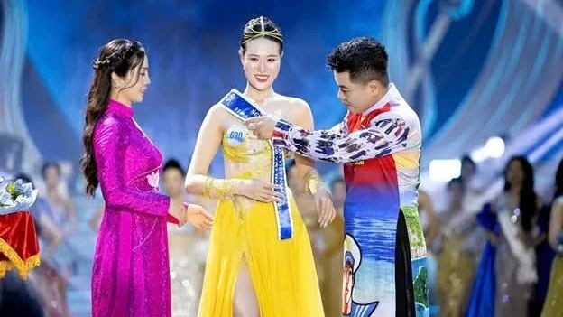 Designers Hang Nguyen and David Le spread the love of Ao Dai at Miss Sea Island Vietnam 2025