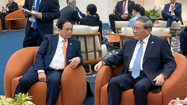 Prime Minister Pham Minh Chinh and Chinese Premier Li Qiang agree to beef up cooperation in various fields