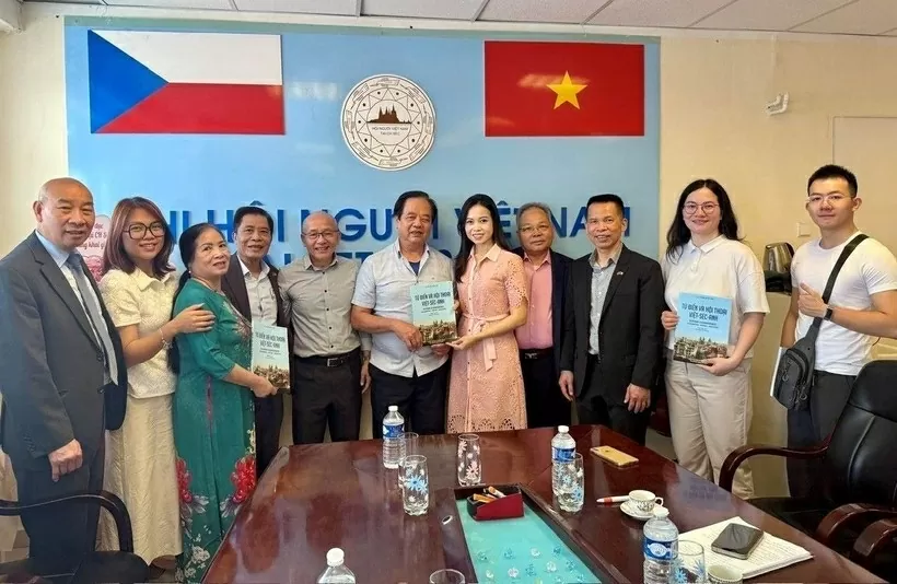 Summer Vietnamese language class opens in Prague with strong community support