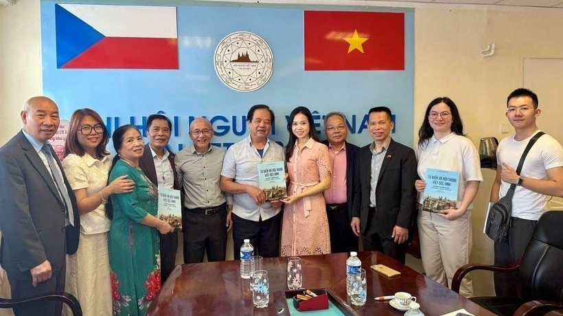 Vietnamese language class begins in Prague