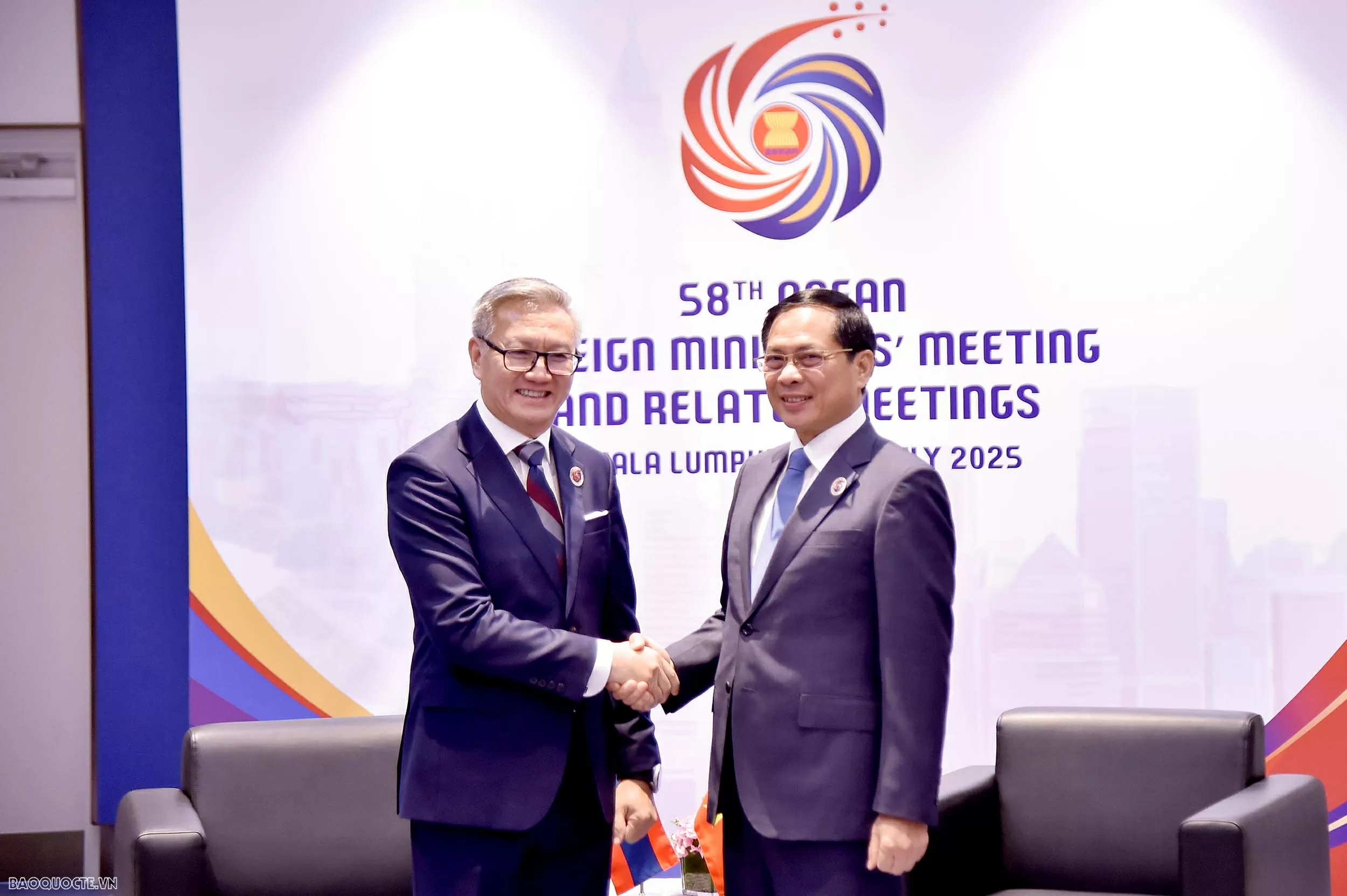 Deputy PM, FM Bui Thanh Son meets with Thai, Lao, Cambodian Foreign Ministers on AMM 58 occasion Deputy PM, FM Bui Thanh Son meets with Thai, Lao, Cambodian Foreign Ministers on AMM 58 occasion